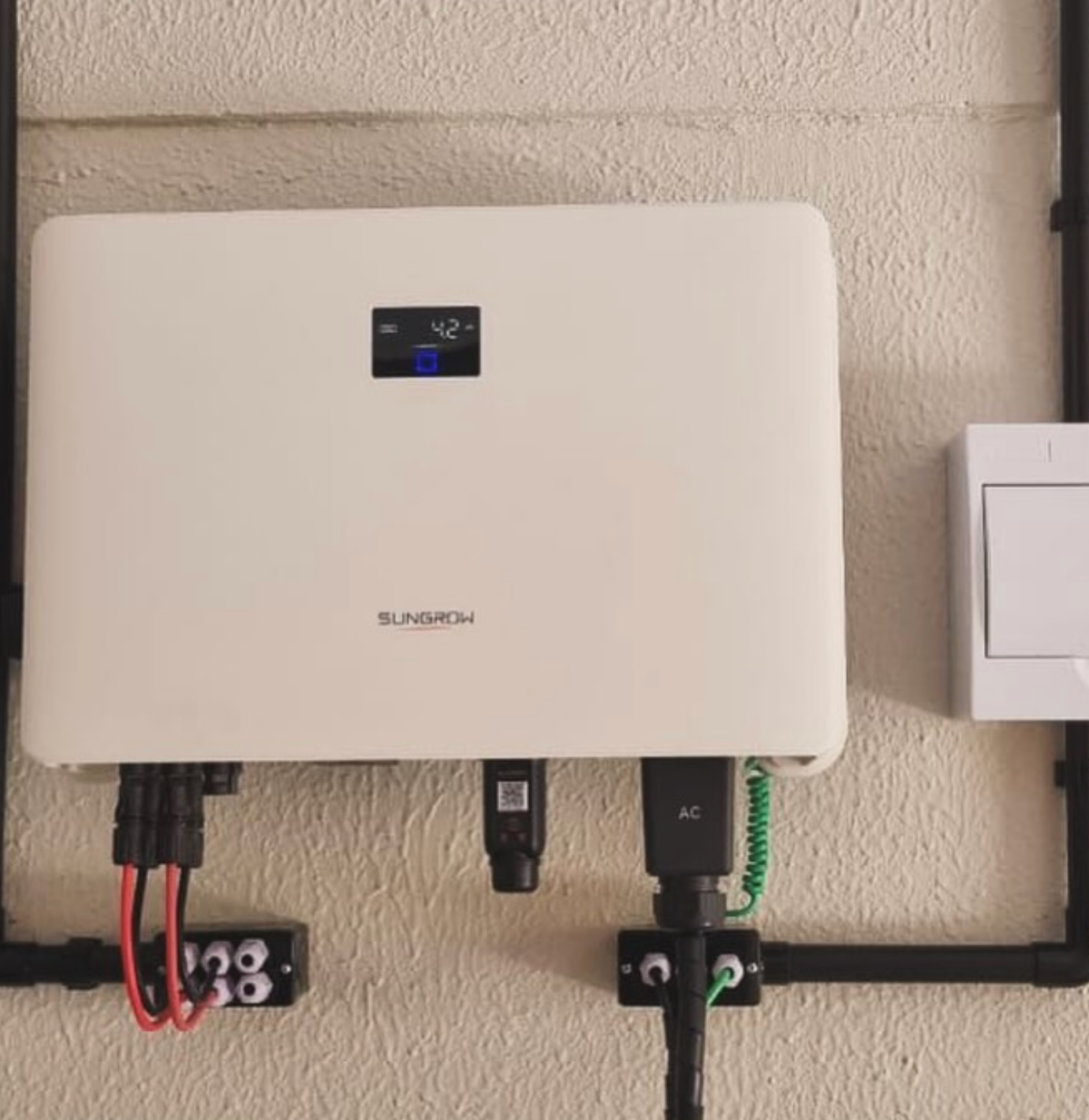 Inversor solar instalado — XAP Energy Solar