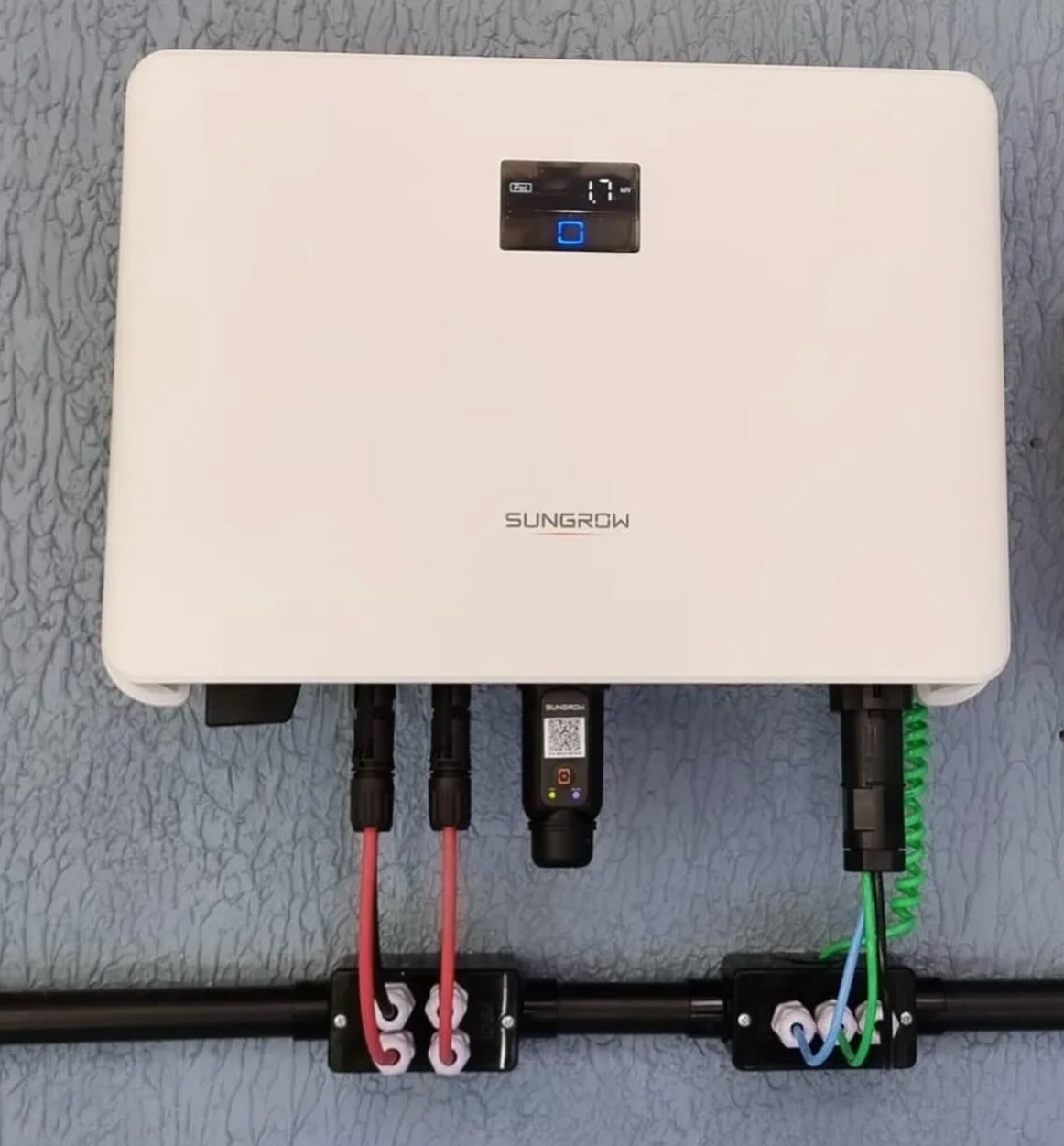 Inversor solar instalado — XAP Energy Solar